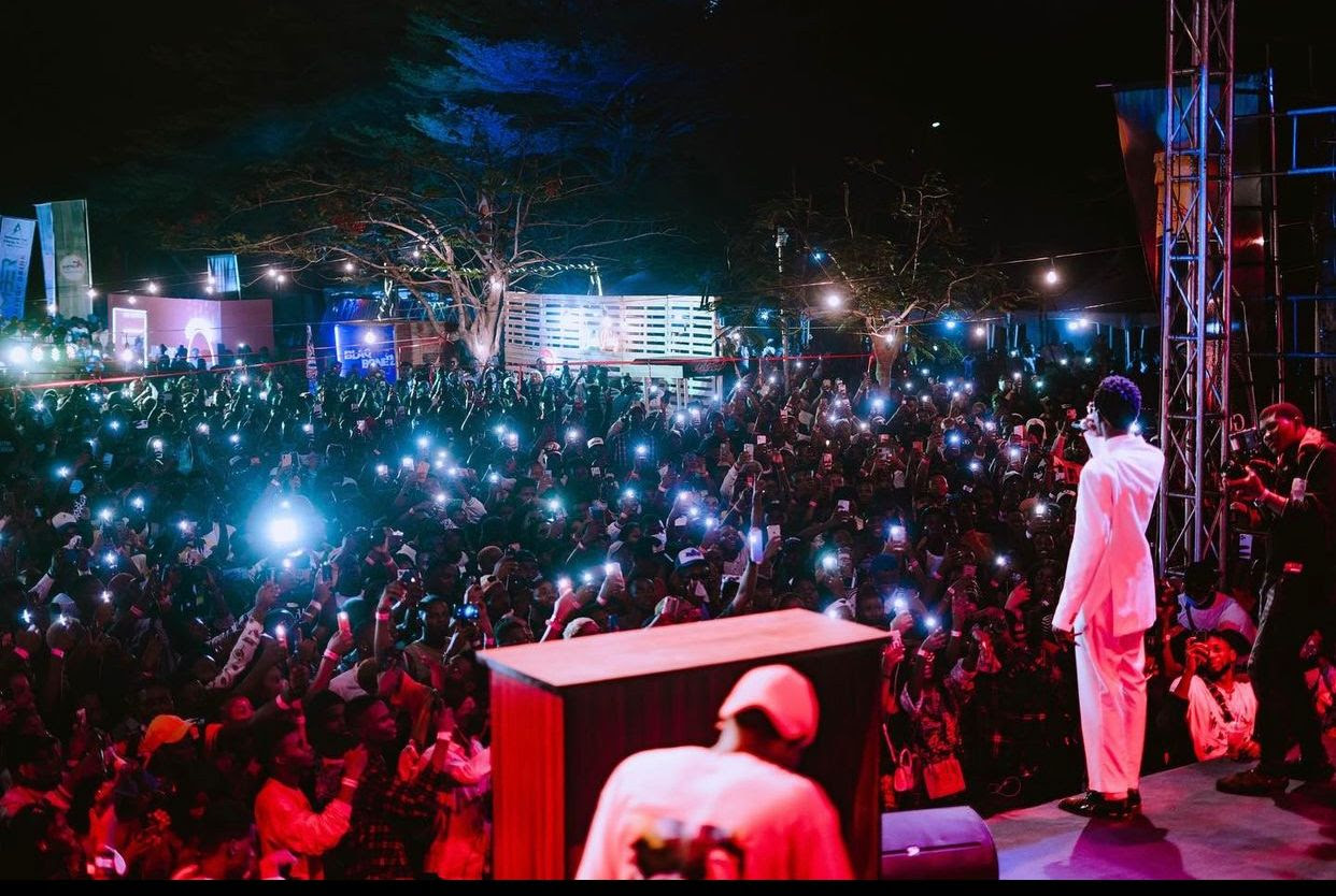 Blaqbonez sells out his first show in Lagos 