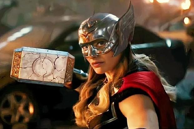 Jane-Foster-the-Mighty-Thor-in love and thunder