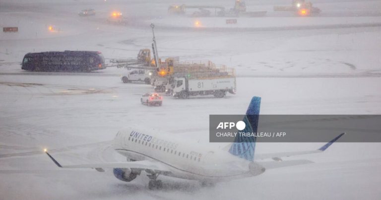 Monster winter storm kills 30 in US, leaves thousands without power