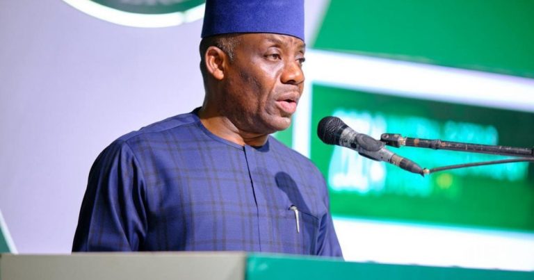 FG honours 12 teachers, reaffirms commitment to education reform